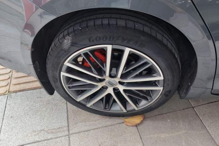 Used Geely Auto Preface 2021 Revised Version 2.0TD Luxury Edition Right Rear Wheel Hub