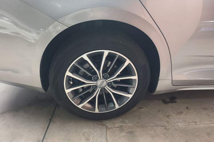 Used Geely Auto Preface 2021 2.0TD Luxury Version Right Rear Wheel Hub