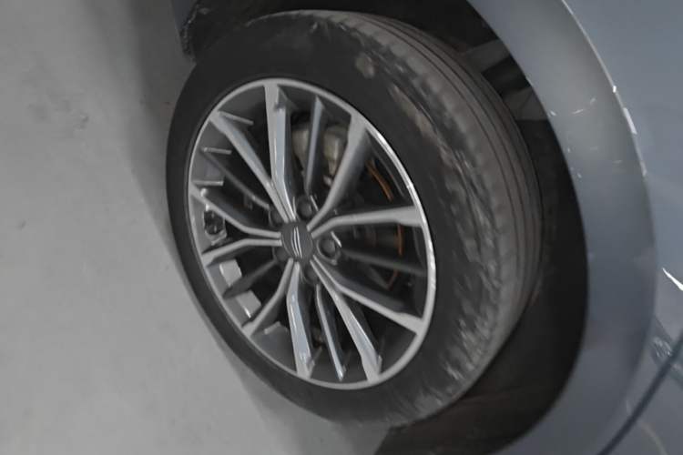 Used Geely Auto Preface 2021 2.0TD Luxury Version Right Rear Wheel Hub