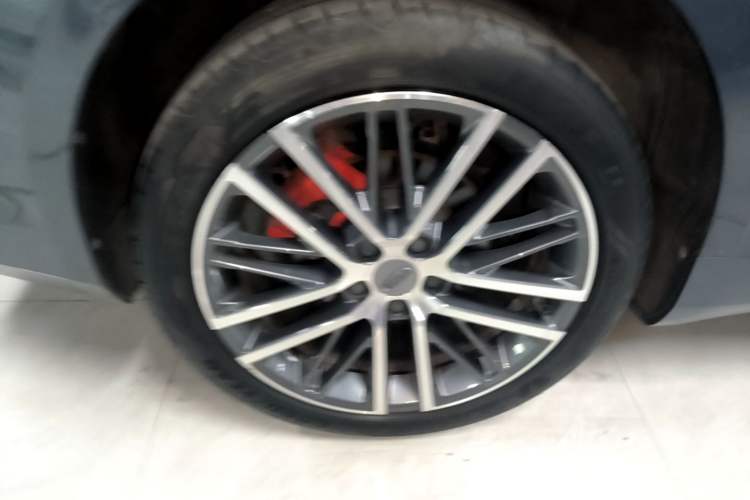 Used Geely Auto Preface 2021 2.0TD Luxury Version Right Rear Wheel Hub