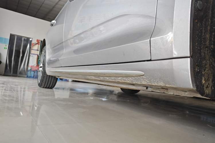 Used Geely Auto Preface 2021 Revised Version 2.0TD Luxury Edition Right Side Sill