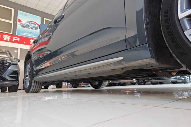 Used Geely Auto Preface 2021 Revised Version 2.0TD Luxury Edition Right Side Sill