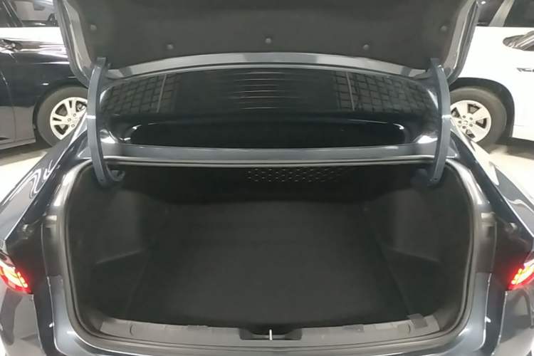 Used Geely Auto Preface 2021 Revised Version 2.0TD Luxury Edition Trunk