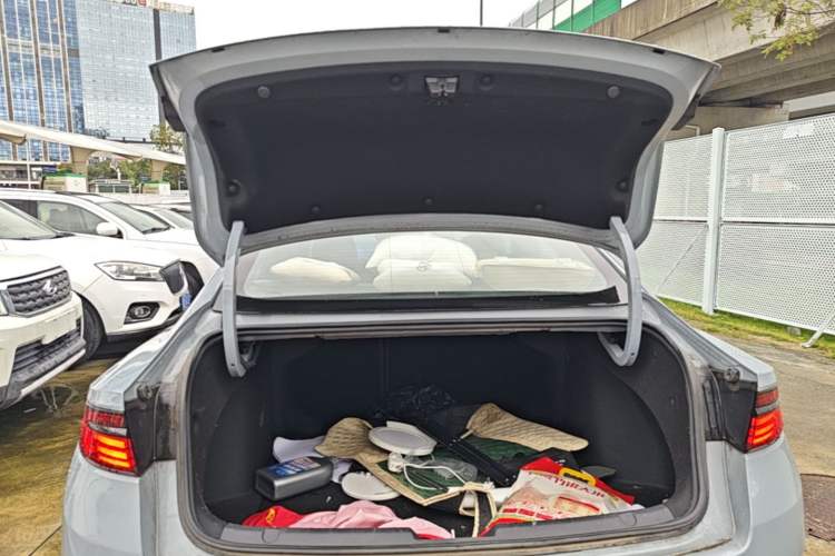 Used Geely Auto Preface 2021 2.0TD Space-Time Edition Hao Yue Trunk