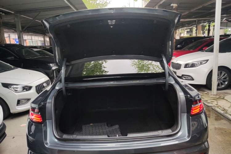 Used Geely Auto Preface 2021 Revised Version 2.0TD Luxury Edition Trunk