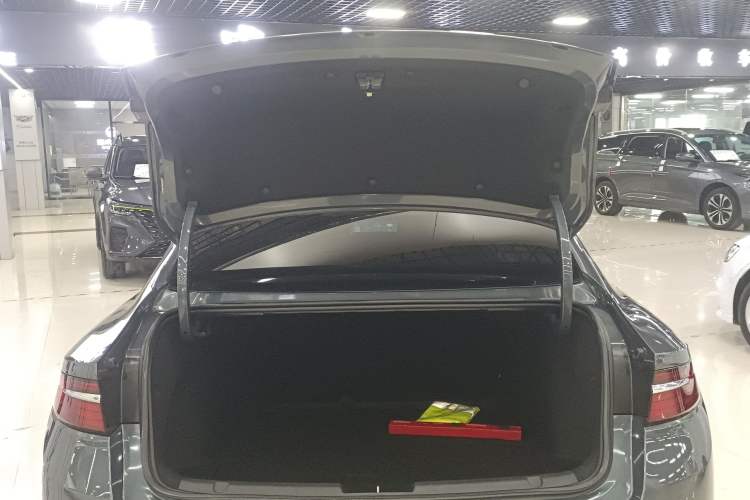 Used Geely Auto Preface 2021 Revised Version 2.0TD Luxury Edition Trunk