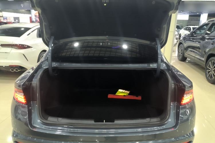 Used Geely Auto Preface 2021 Revised Version 2.0TD Luxury Edition Trunk