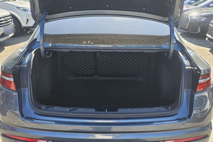 Used Geely Auto Preface 2021 Revised Version 2.0TD Luxury Edition Trunk