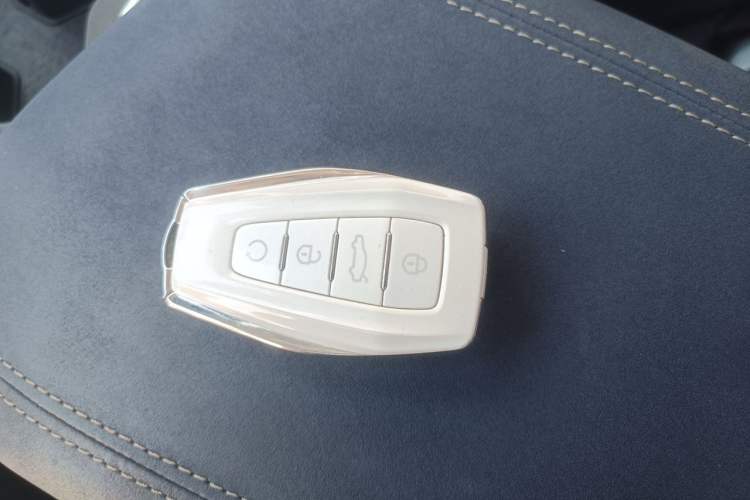Used Geely Auto Preface 2021 Revised Version 2.0TD Luxury Edition Vehicle Key