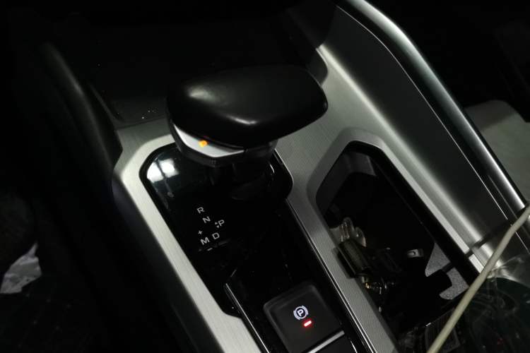 Used Geely Auto Preface 2021 Revised Version 2.0TD Luxury Edition Gear Lever