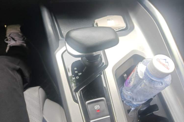 Used Geely Auto Preface 2021 Revised Version 2.0TD Luxury Edition Gear Lever