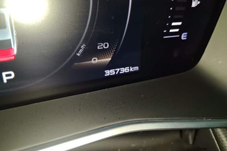 Used Geely Auto Preface 2021 2.0TD Luxury Version Odometer Close Up