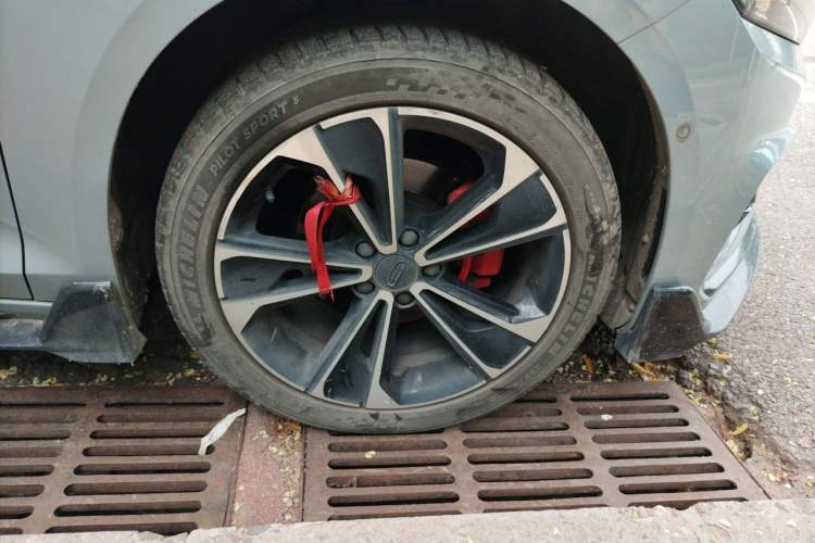 Used Geely Auto Preface 2021 2.0TD Space-Time Edition Starry Celestial Right Front Wheel Hub