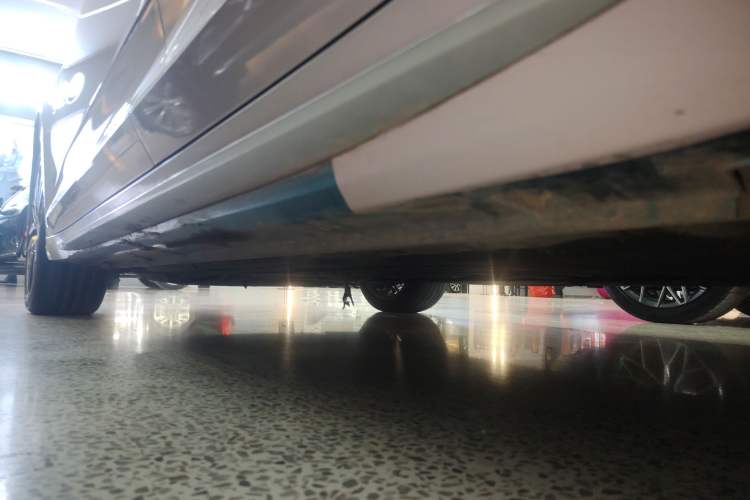 Used Geely Auto Preface 2021 Revised Version 2.0TD Luxury Edition Left Side Sill