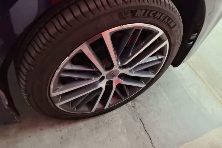 Used Geely Auto Preface 2021 2.0TD Flagship Edition Right Front Wheel Hub