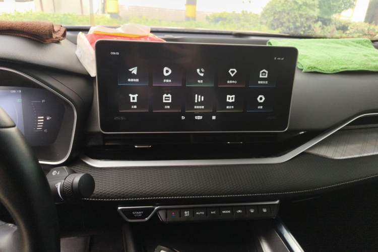 Used Geely Auto Preface 2021 2.0TD Luxury Version Audio And AC Panel