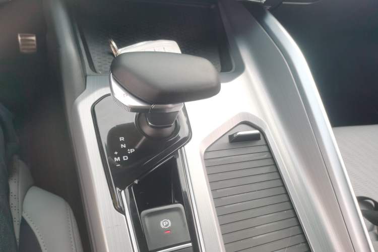 Used Geely Auto Preface 2021 Revised Version 2.0TD Luxury Edition Gear Lever