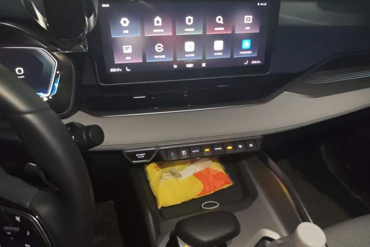 Used Geely Auto Preface 2021 Revised Version 2.0TD Luxury Edition Audio And AC Panel