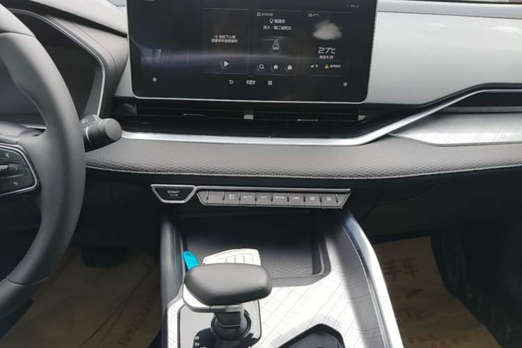 Used Geely Auto Preface 2021 2.0TD Luxury Version Audio And AC Panel