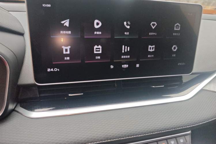 Used Geely Auto Preface 2021 2.0TD Luxury Version Audio And AC Panel
