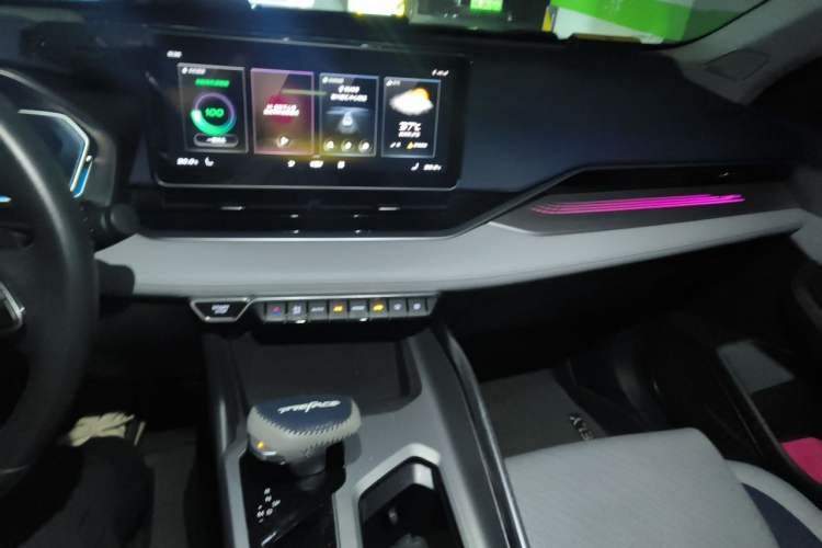 Used Geely Auto Preface 2021 Revised Version 2.0TD Luxury Edition Audio And AC Panel