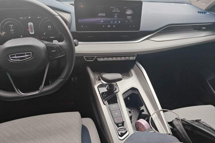 Used Geely Auto Preface 2021 Revised Version 2.0TD Luxury Edition Audio And AC Panel
