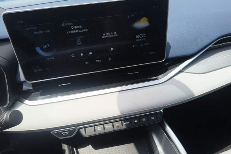 Used Geely Auto Preface 2021 2.0TD Luxury Version Audio And AC Panel