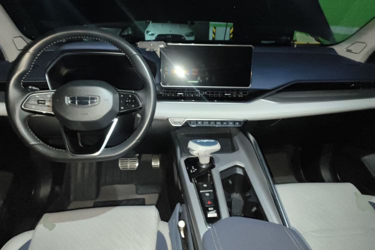 Used Geely Auto Preface 2021 Revised Version 2.0TD Luxury Edition Center Console