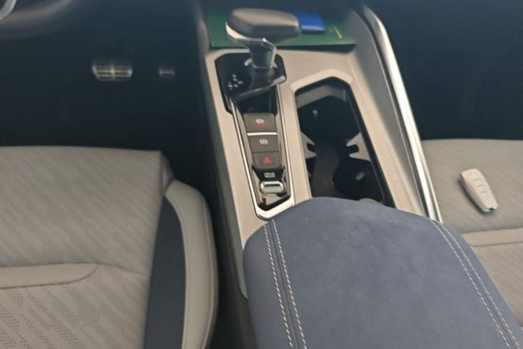 Used Geely Auto Preface 2021 Revised Version 2.0TD Luxury Edition Gear Lever