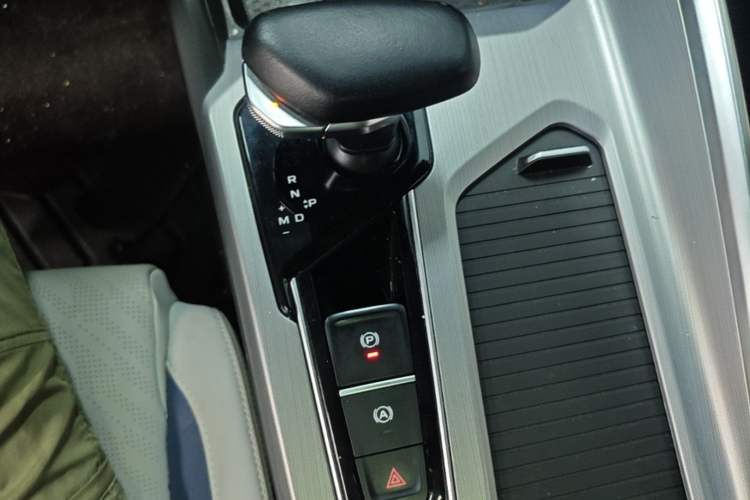 Used Geely Auto Preface 2021 Revised Version 2.0TD Luxury Edition Gear Lever