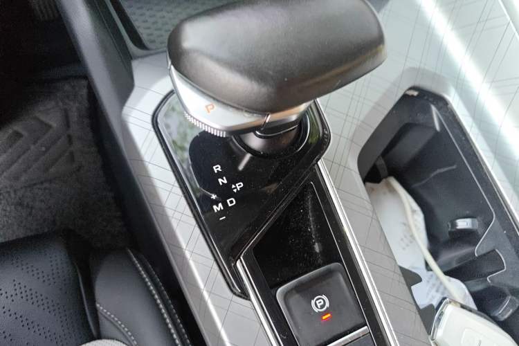 Used Geely Auto Preface 2021 2.0TD Luxury Version Gear Lever