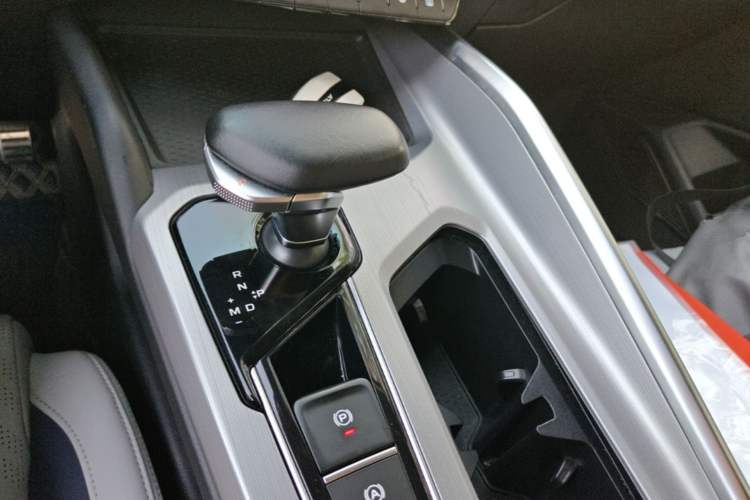 Used Geely Auto Preface 2021 Revised Version 2.0TD Luxury Edition Gear Lever