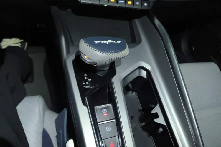 Used Geely Auto Preface 2021 Revised Version 2.0TD Luxury Edition Gear Lever