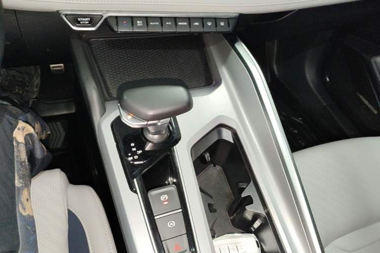 Used Geely Auto Preface 2021 Revised Version 2.0TD Luxury Edition Gear Lever