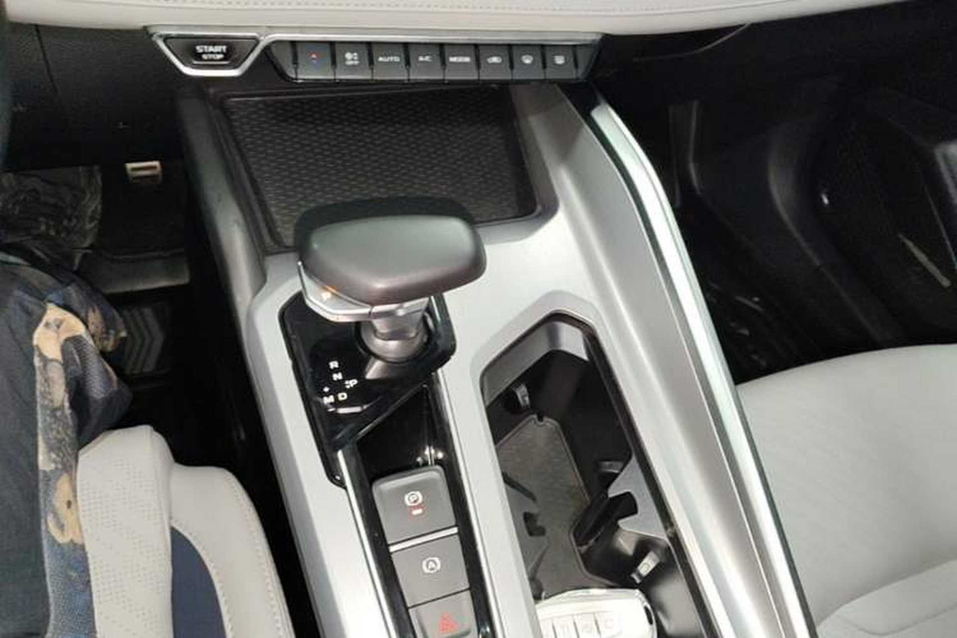 Used Geely Auto Preface 2021 Revised Version 2.0TD Luxury Edition Gear Lever