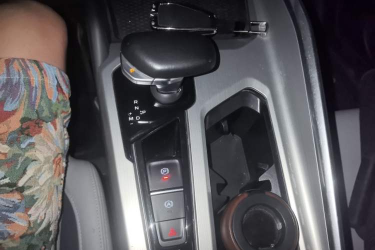 Used Geely Auto Preface 2021 Revised Version 2.0TD Luxury Edition Gear Lever