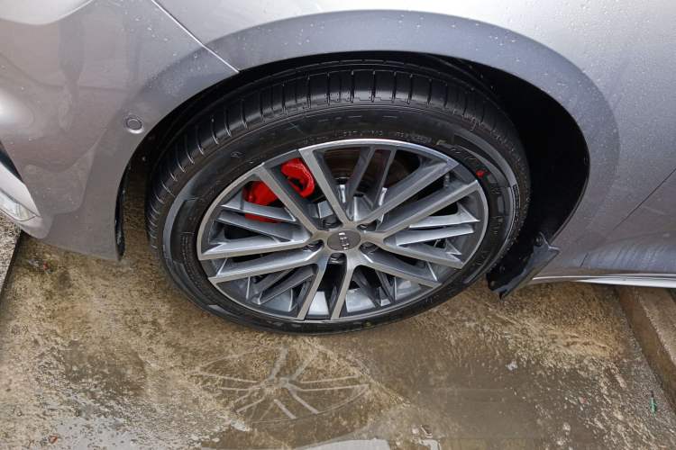 Used Geely Auto Preface 2021 Revised Version 2.0TD Luxury Edition Left Front Wheel Hub