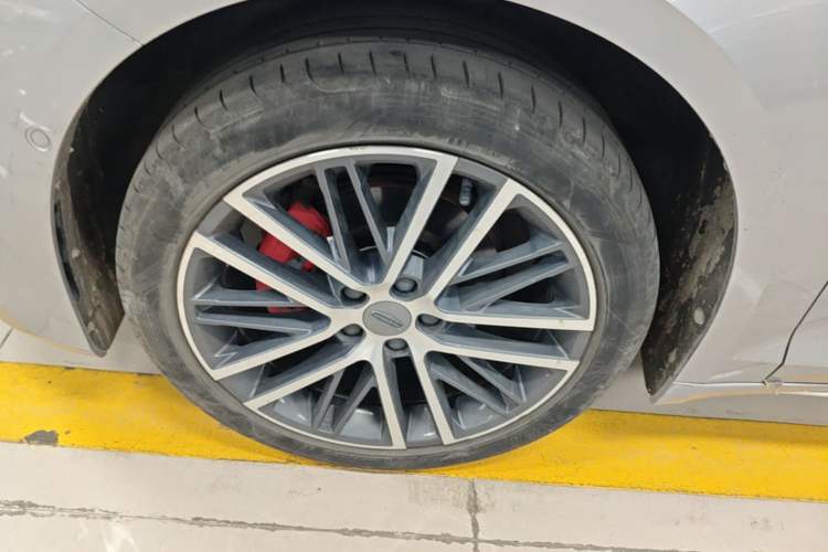 Used Geely Auto Preface 2021 Revised Version 2.0TD Luxury Edition Left Front Wheel Hub