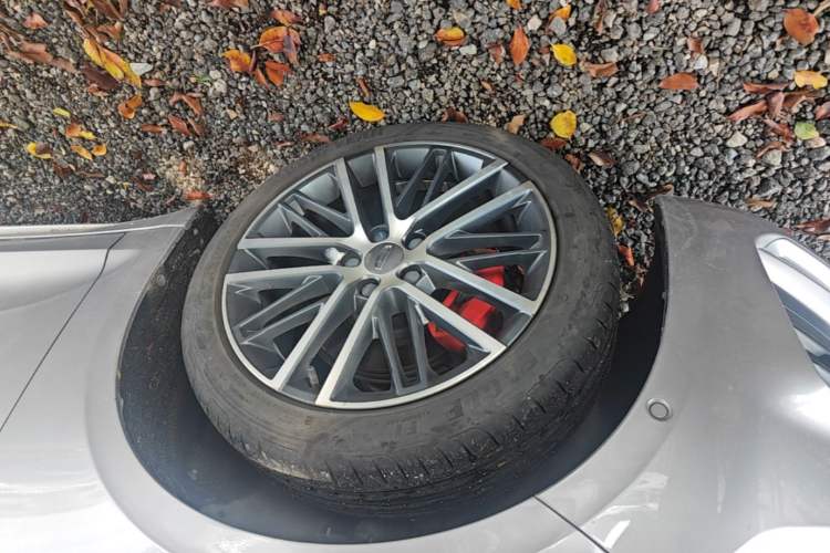 Used Geely Auto Preface 2021 Revised Version 2.0TD Luxury Edition Left Front Wheel Hub
