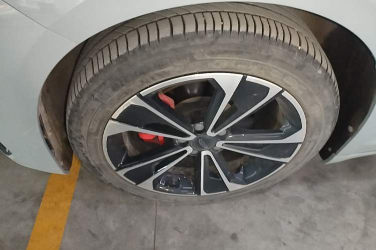 Used Geely Auto Preface 2021 2.0TD Space-Time Edition Hao Yue Left Front Wheel Hub