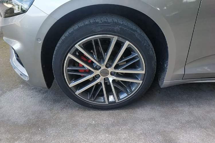 Used Geely Auto Preface 2021 Revised Version 2.0TD Luxury Edition Left Front Wheel Hub