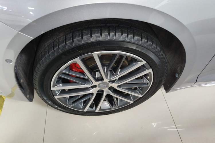 Used Geely Auto Preface 2021 Revised Version 2.0TD Luxury Edition Left Front Wheel Hub