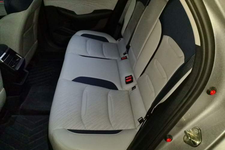 Used Geely Auto Preface 2021 Revised Version 2.0TD Luxury Edition Left Rear Seat
