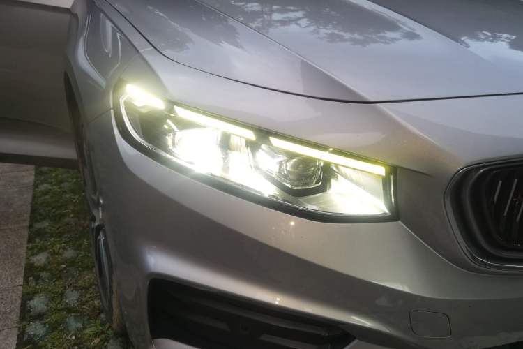 Used Geely Auto Preface 2021 2.0TD Luxury Version Right Front Headlight