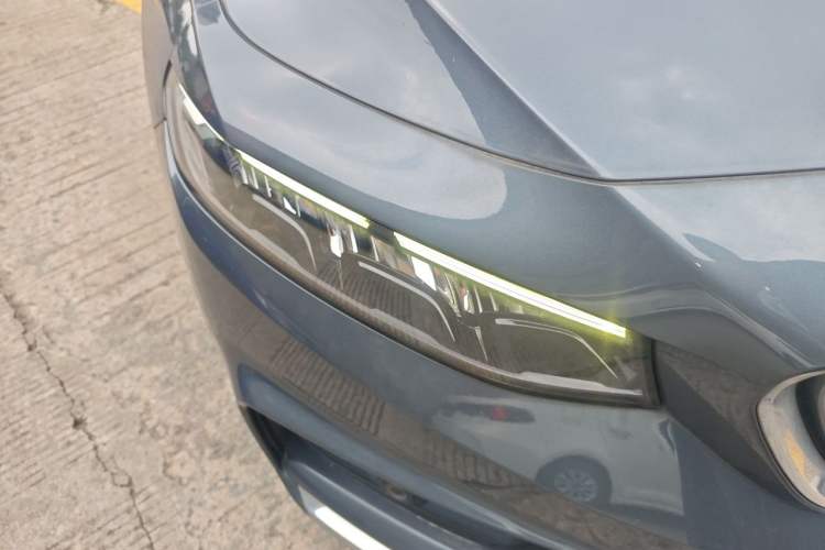 Used Geely Auto Preface 2021 2.0TD Luxury Version Right Front Headlight