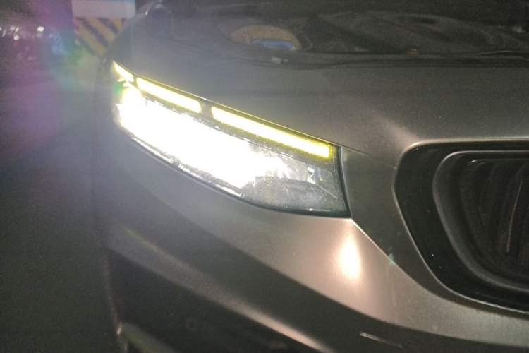 Used Geely Auto Preface 2021 Revised Version 2.0TD Luxury Edition Right Front Headlight