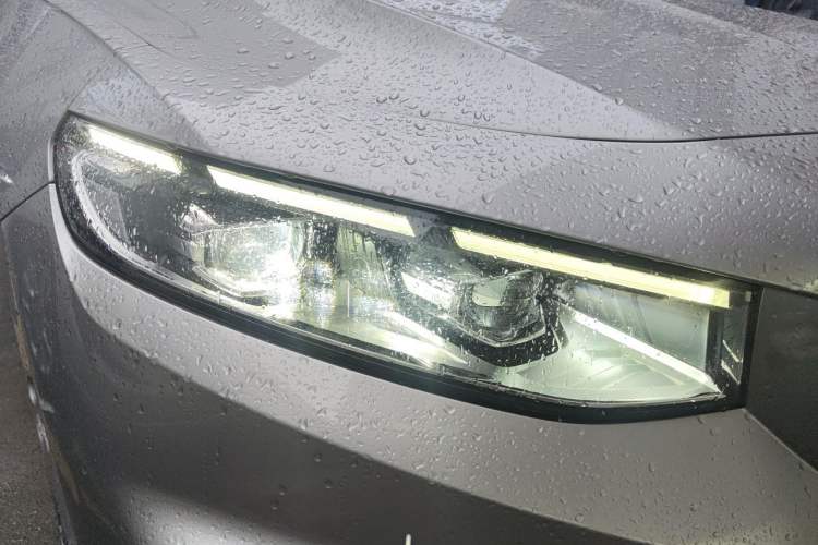 Used Geely Auto Preface 2021 2.0TD Luxury Version Right Front Headlight