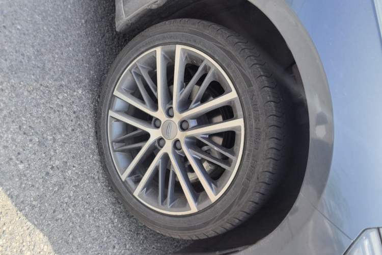 Used Geely Auto Preface 2021 2.0TD Luxury+ Version Right Front Wheel Hub