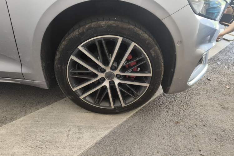 Used Geely Auto Preface 2021 2.0TD Luxury Version Right Front Wheel Hub