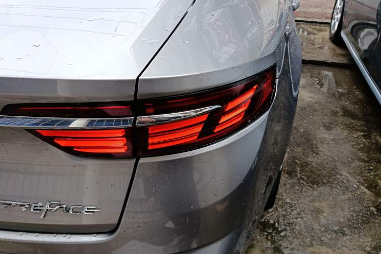 Used Geely Auto Preface 2021 Revised Version 2.0TD Luxury Edition Right Rear Taillight